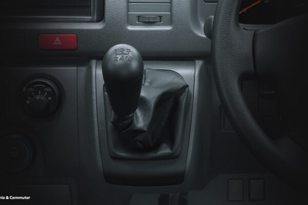 HIACE COMMUTER